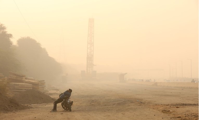 Delhi se guši u toksičnom smogu