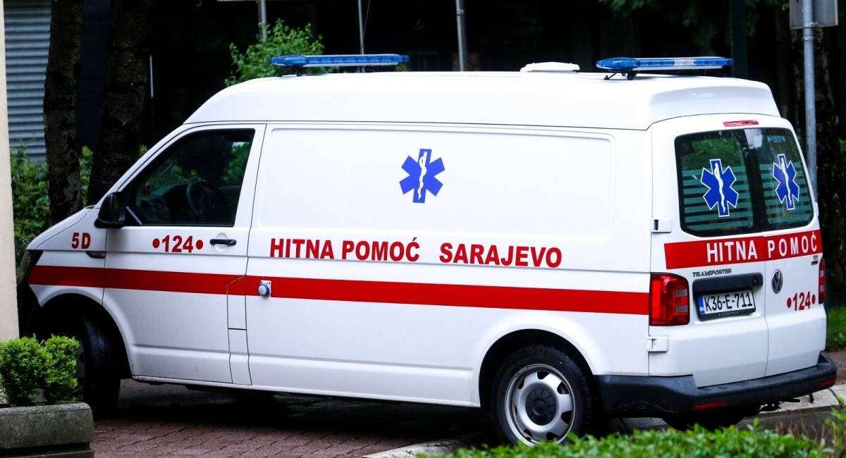 Kod Sarajeva umrla trogodišnja curica, ugušila se košticom trešnje