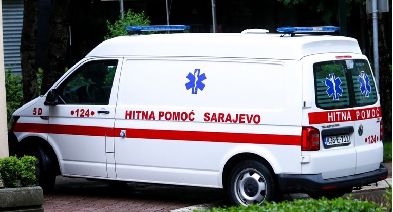 Kod Sarajeva umrla trogodišnja curica, ugušila se košticom trešnje