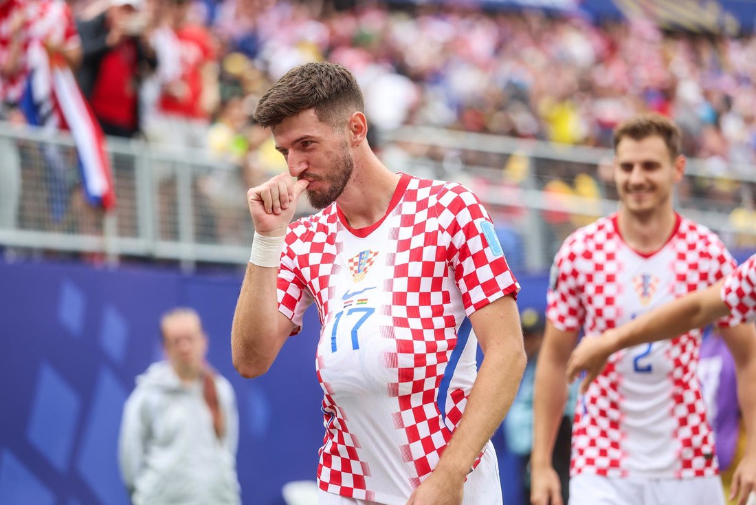 Jeste li skužili kako je Sučić proslavio gol? Posvetio ga trudnoj supruzi i bebi