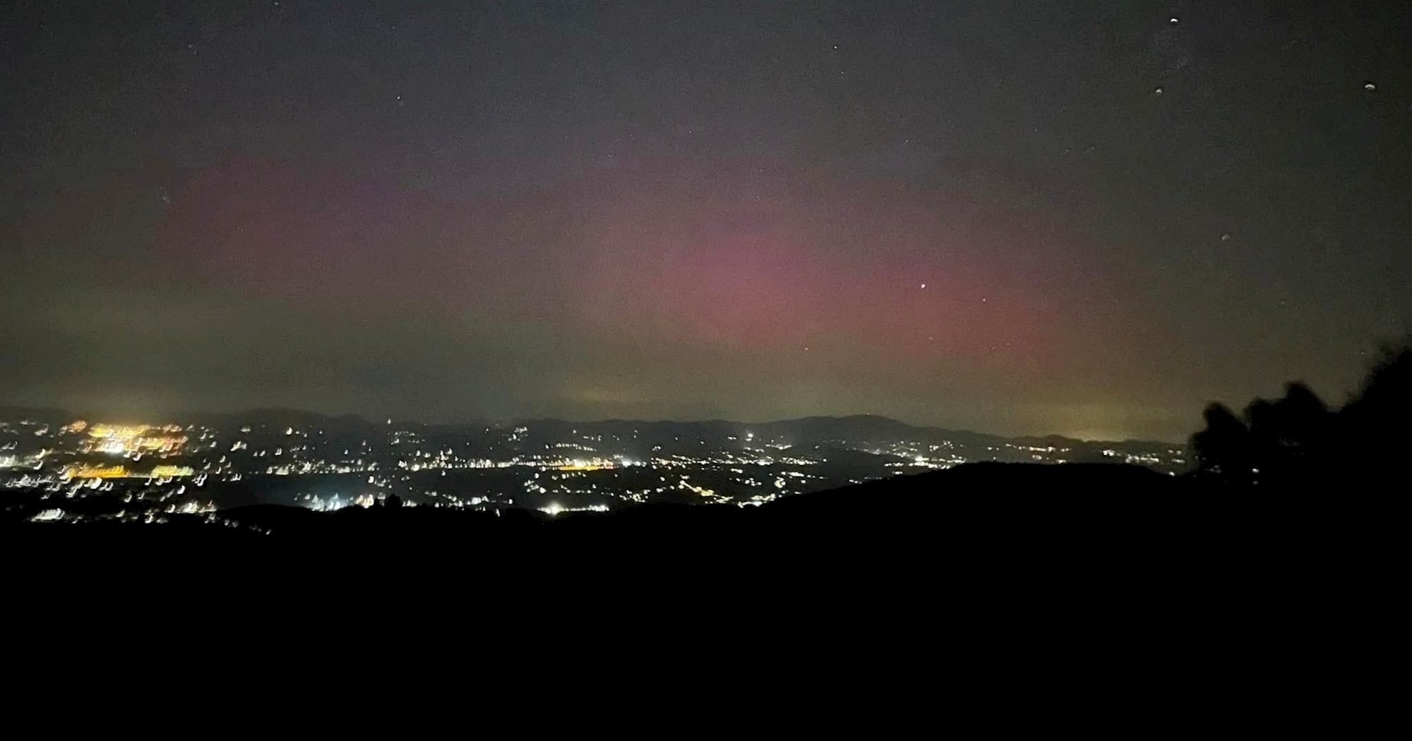 Nebeski spektakl iznad Hrvatske: Suze svetog Lovre popratila polarna svjetlost