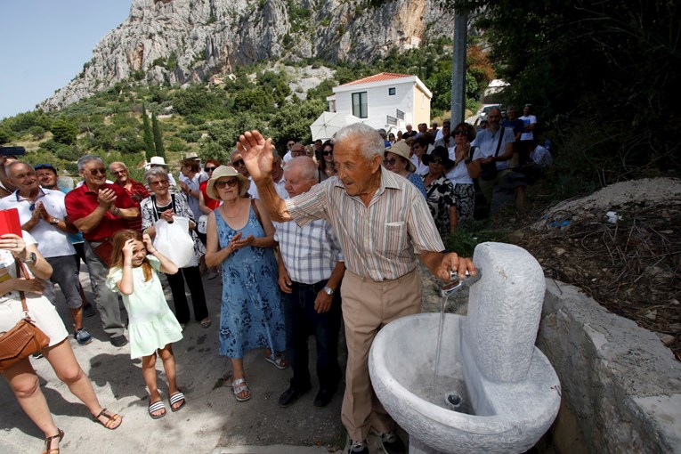 Pogledajte kako su u selu pod Biokovom proslavili priključenje na vodovodnu mrežu