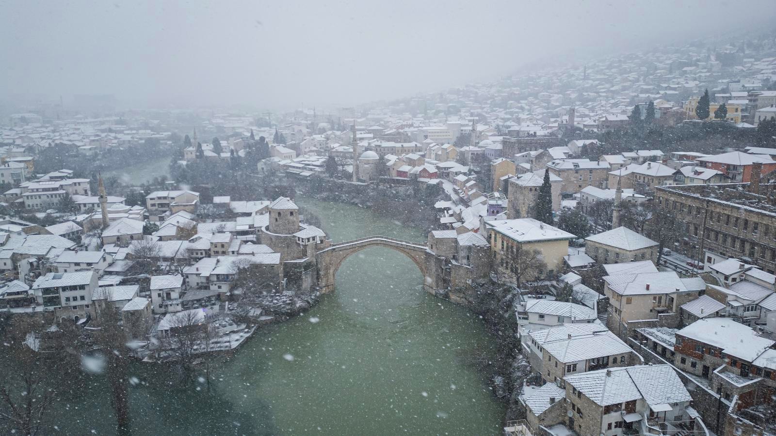 FOTO Pogled iz zraka na snijegom prekriven Mostar