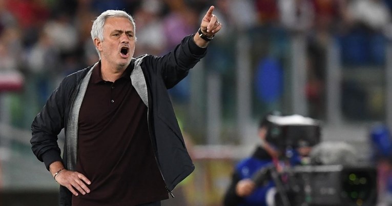 Mourinhova Roma zaustavila Napolijev savršeni niz. U derbiju isključena oba trenera