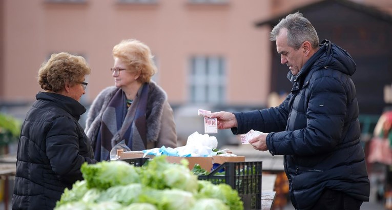 I na Dolac su stigli euri: Prije par dana kila klementina 12 kuna, danas 2 eura