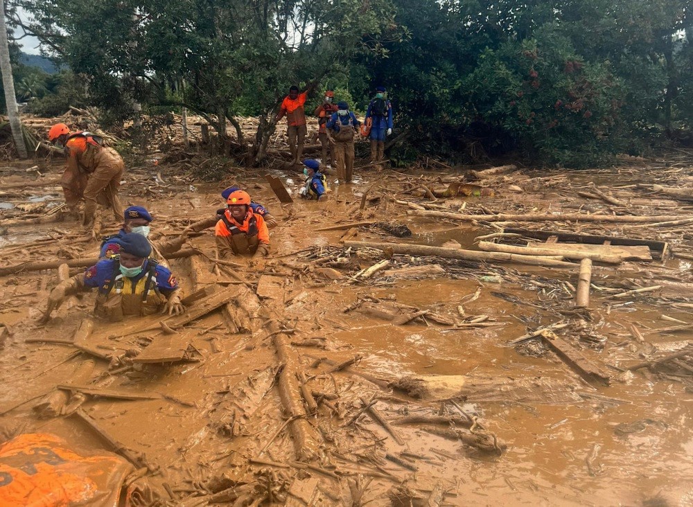 Preko 500 mrtvih u tropskoj oluji u Aziji