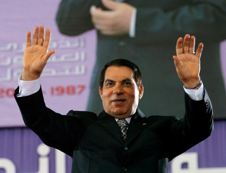 Bivši tuniški predsjednik Ben Ali pokopan u Medini