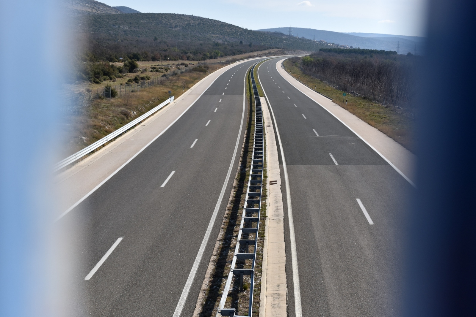 Snažna bura puše na autocesti A1, ima problema u prometu
