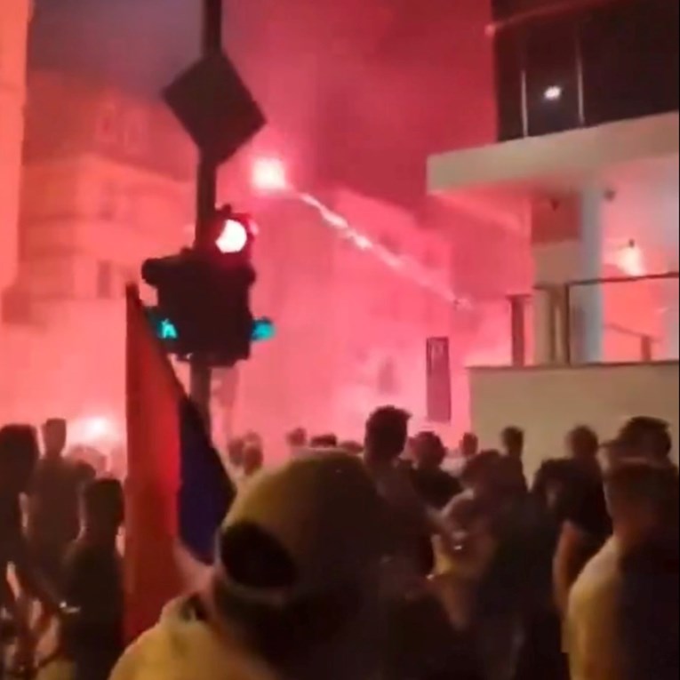 VIDEO Novi žestok napad na prosvjednike u Srbiji