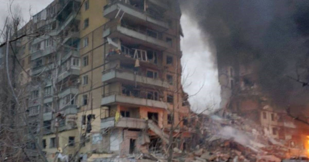 Rusi raketom pogodili stambenu zgradu u Dnjepru. Petero mrtvih i 27 ranjenih