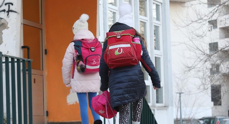 U Primorsko-goranskoj nastava u osnovnim školama od 1. veljače, srednjoškolci online