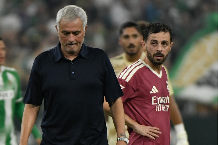 Mourinho: Onaj dečko pred mojom klupom izgledao je mrtav. Čekao sam hitnu pomoć