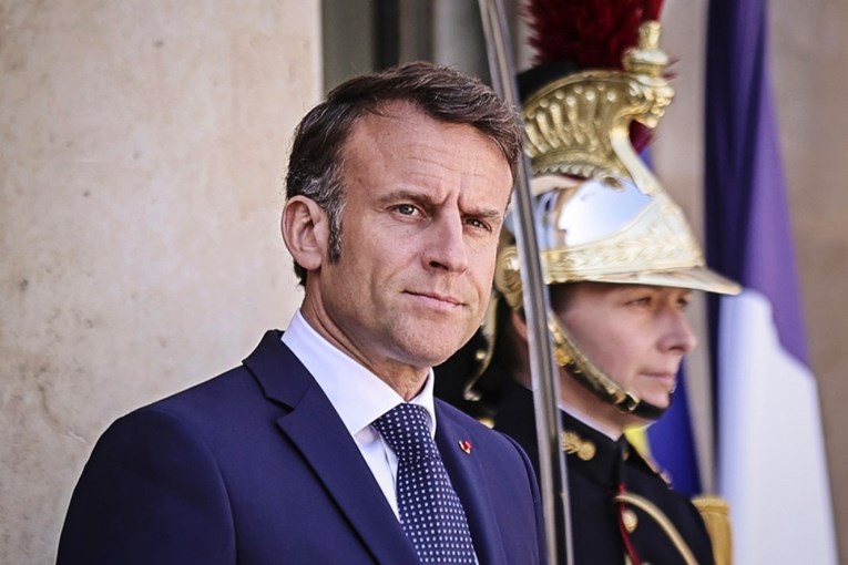 Macron: Pred nama je 90 dana neizvjesnosti