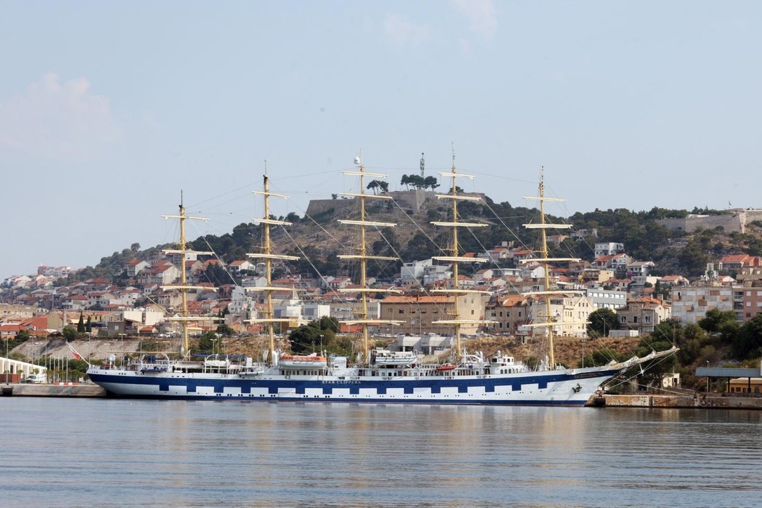 FOTO U Šibenik uplovio jedrenjak upisan u Guinnessovu knjigu rekorda