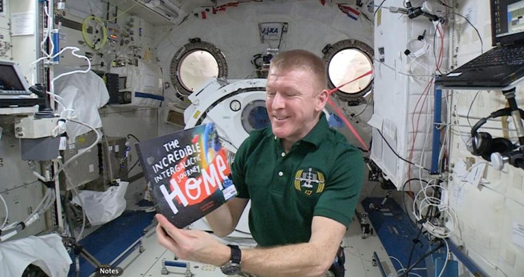 Astronauti čitaju priče iz svemira: Odlična zabava za klince koji se dosađuju