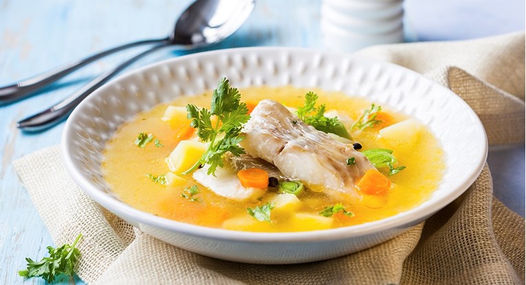 Riblja juha je jednostavan i lagan obrok, stvoren za ljeto