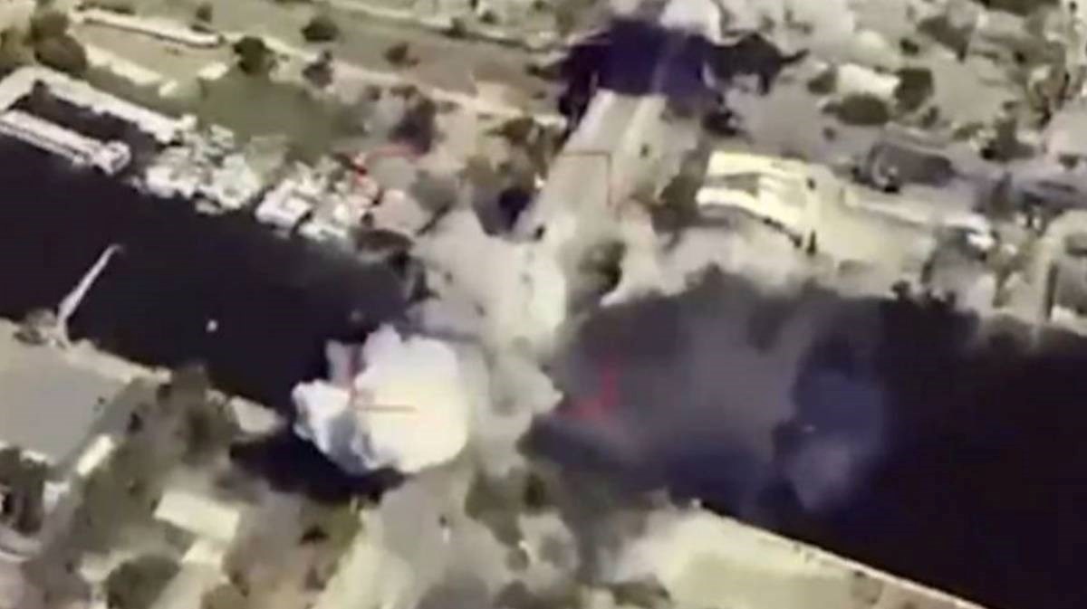 Rusi bombardirali ključan most u Hersonu. Ukrajinski guverner građanima: Bježite