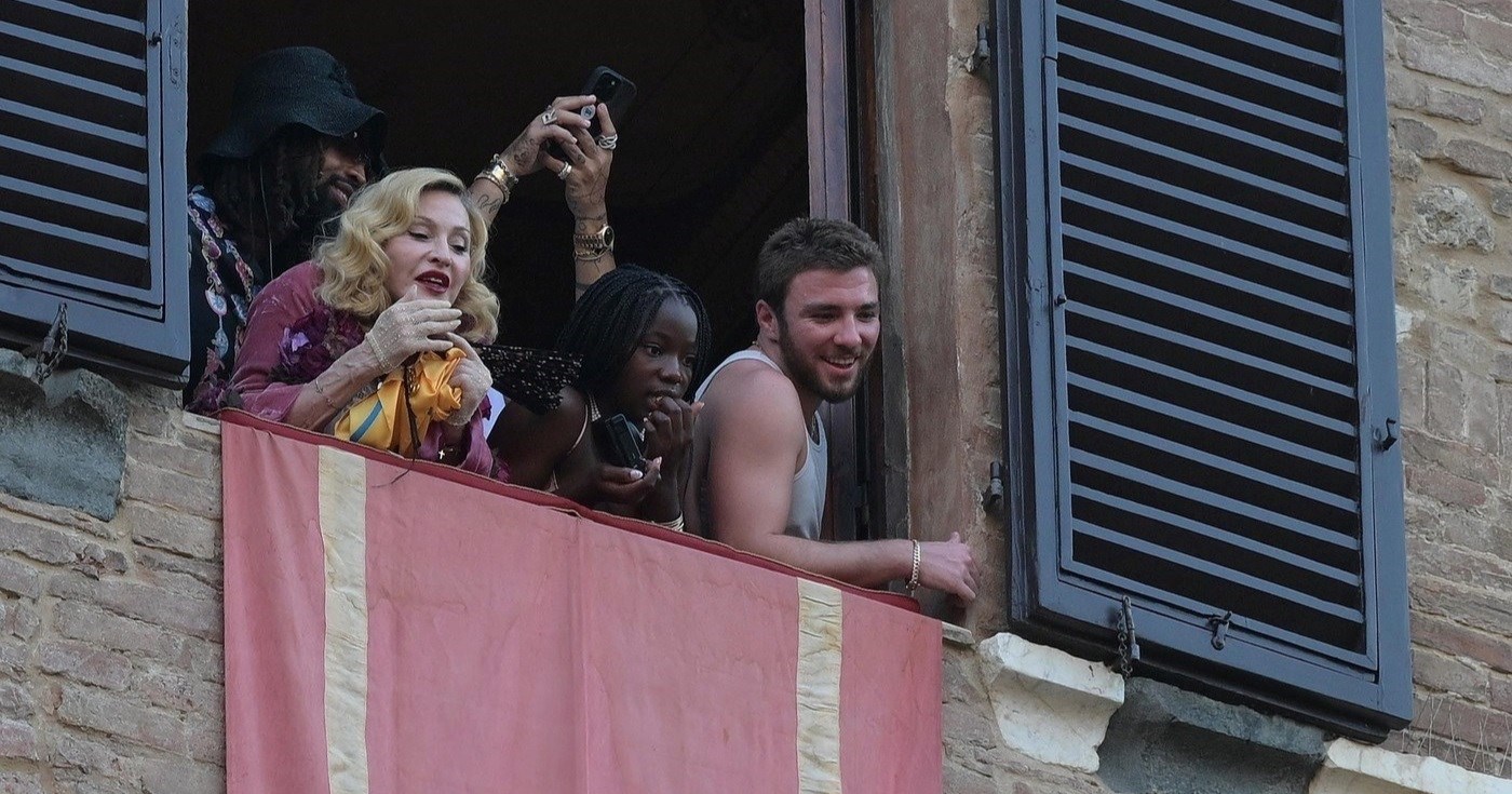 Madonna proslavila 67. rođendan na povijesnoj konjskoj utrci u Italiji