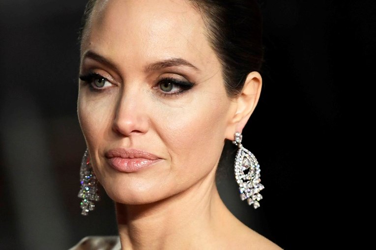 "Angelina Jolie se zaljubila u tjelohranitelja, njegova cura je napala na setu"