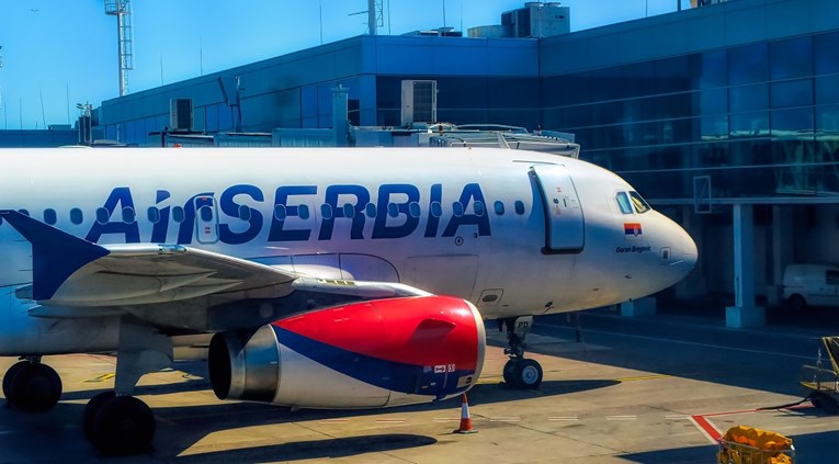 Avion iz Beograda za Moskvu prisilno sletio, netko poslao sliku navodne bombe