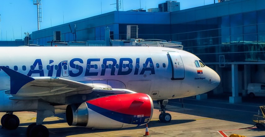 Zrakoplov prisilno sletio u Beograd, preminula starija žena