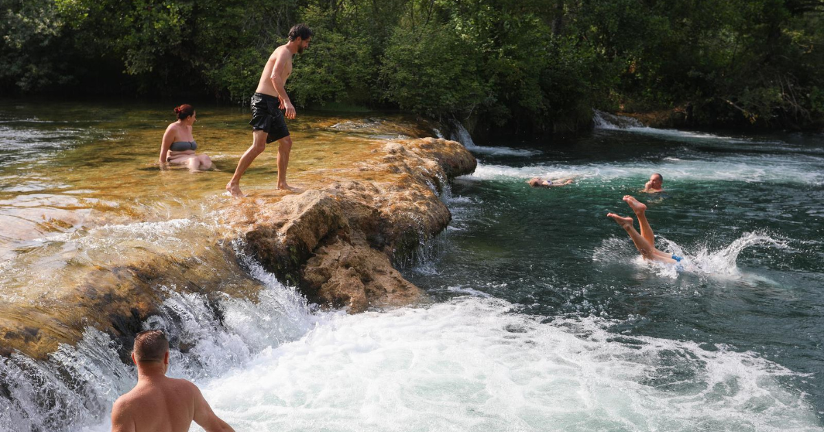FOTO Mnogi osvježenje od vrućina pronašli na rijeci Mrežnici