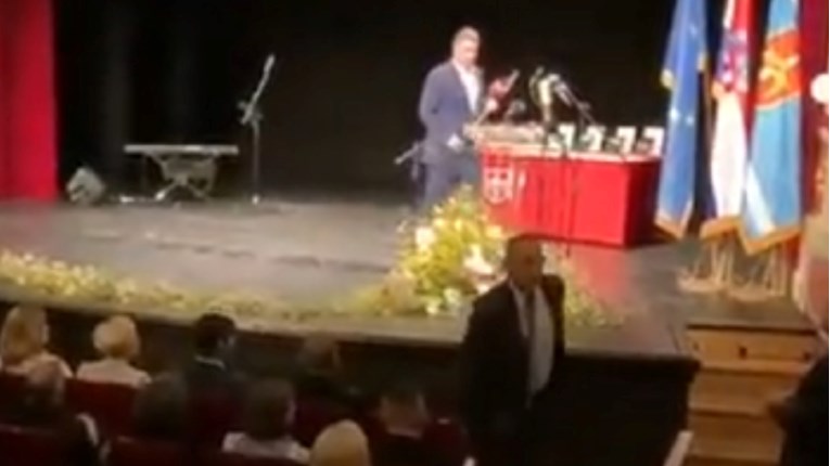 Zekanović napustio dvoranu kad je počeo Milanovićev govor