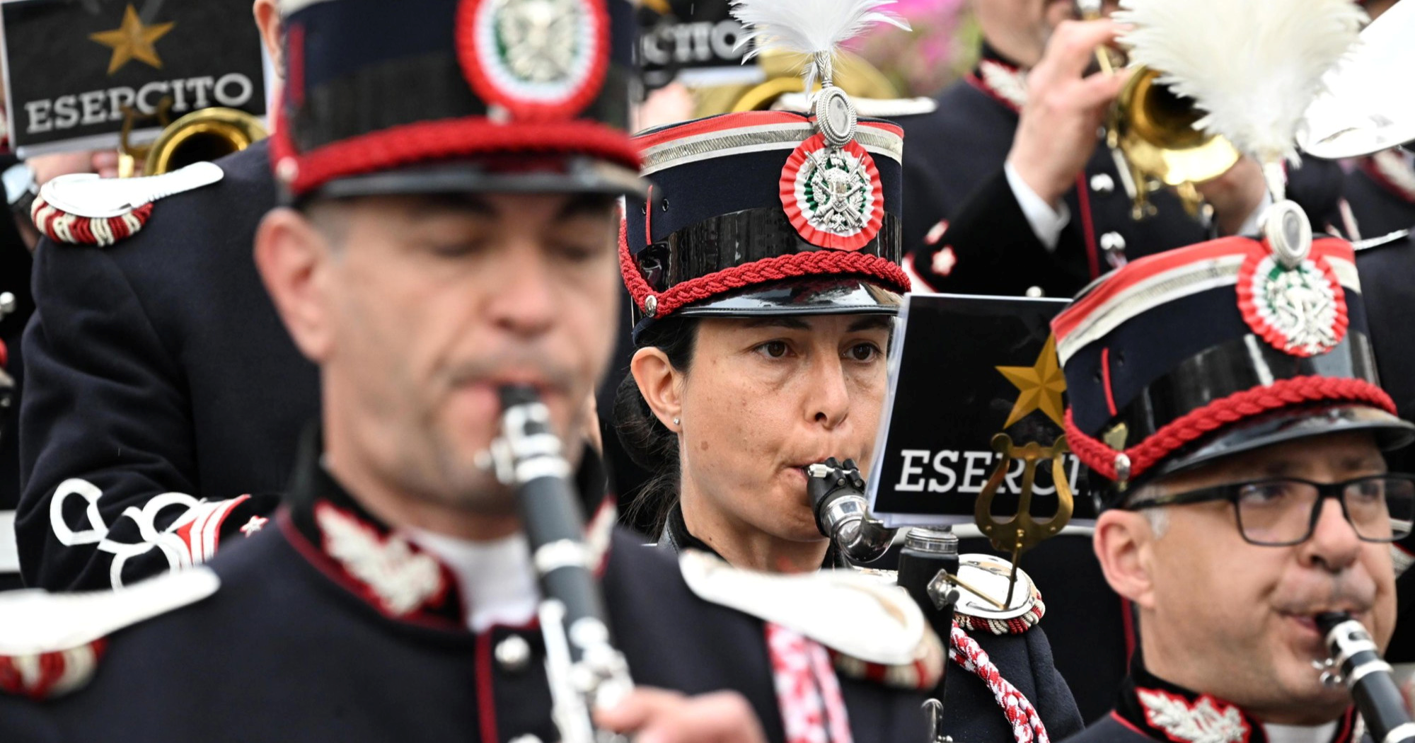 Svijet tone u ratni kaos, a Švedska ulaže milijune eura u - vojne orkestre!