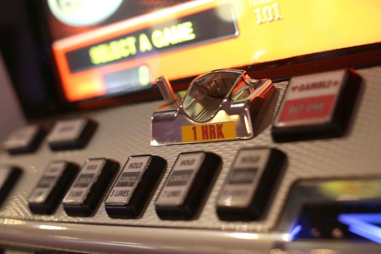 Stranka u BiH: Nije logično da oporezujemo alkohol i duhan, a igre na sreću ne