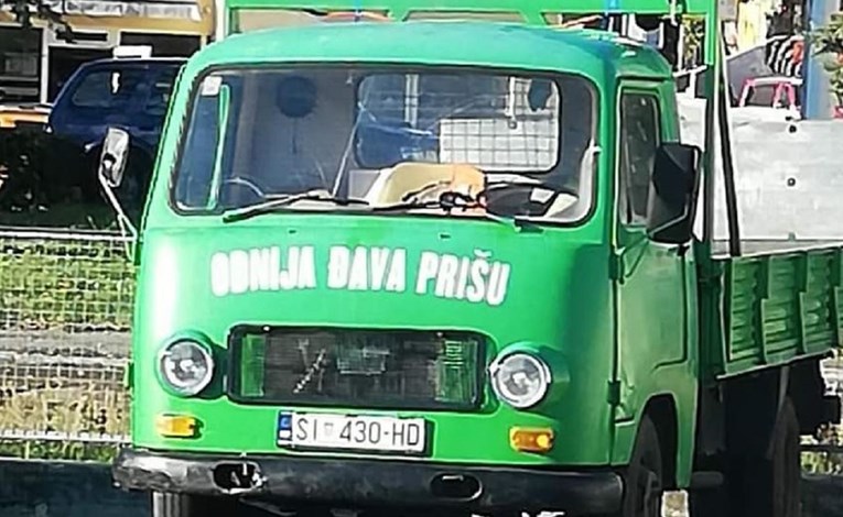 Zbog natpisa na kamionu iz Dalmacije, fotka postala hit na Fejsu