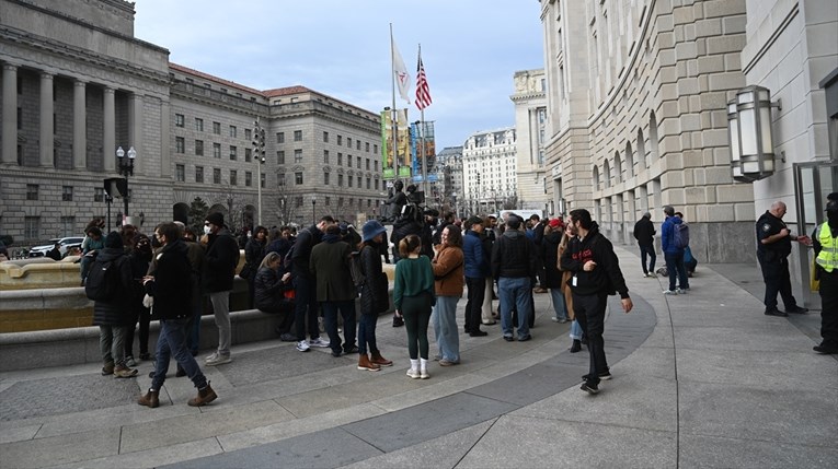 Demokrati blokirali agenciju koju Trump želi ugasiti. "Ovo je početak diktature"