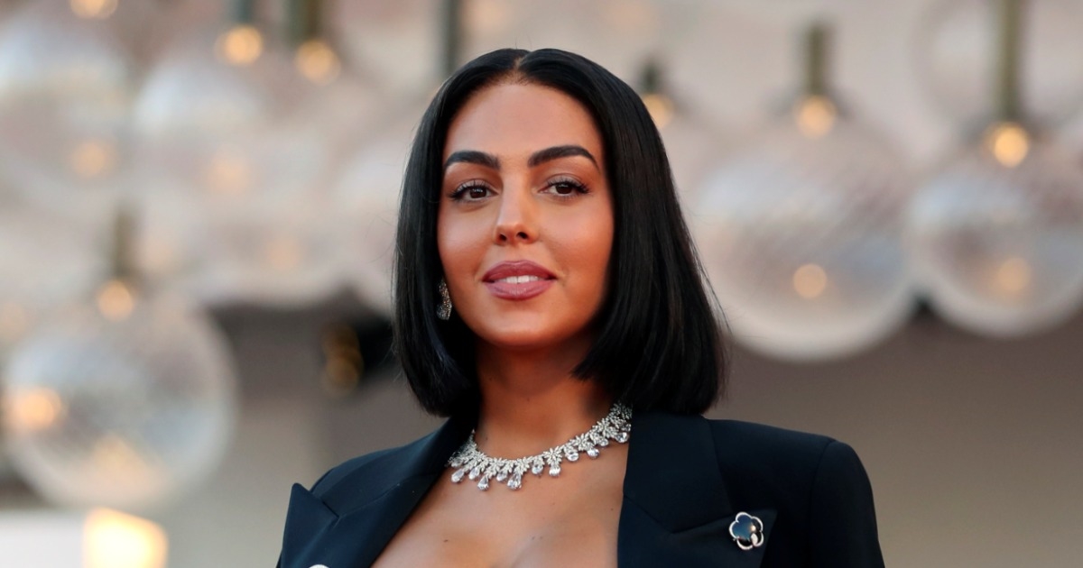 Georgina Rodriguez oduševila izgledom na festivalu u Veneciji, istaknula dekolte