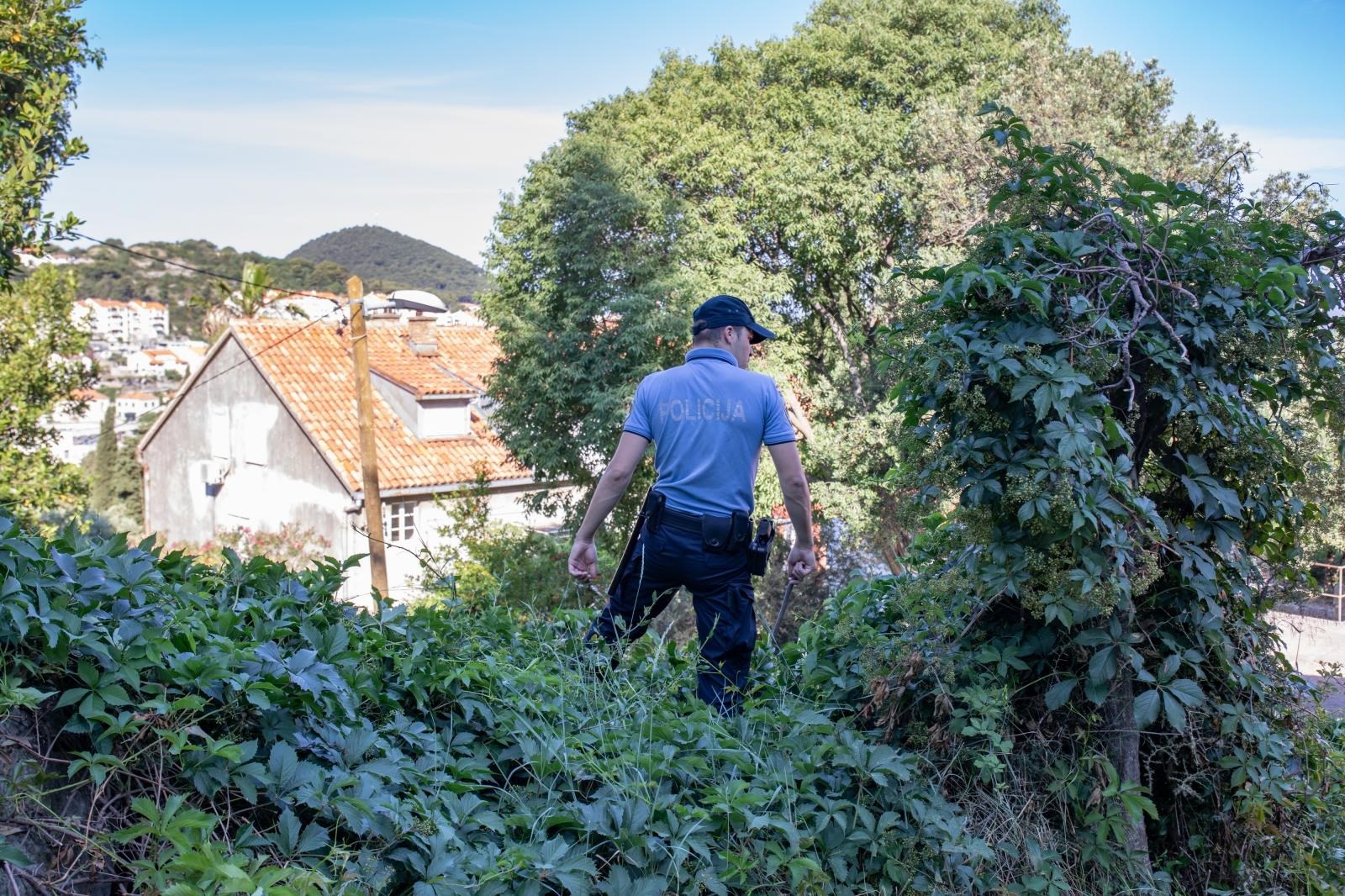 Sin u Dubrovniku upucao roditelje, bore im se za život. Dio grada bio blokiran satima