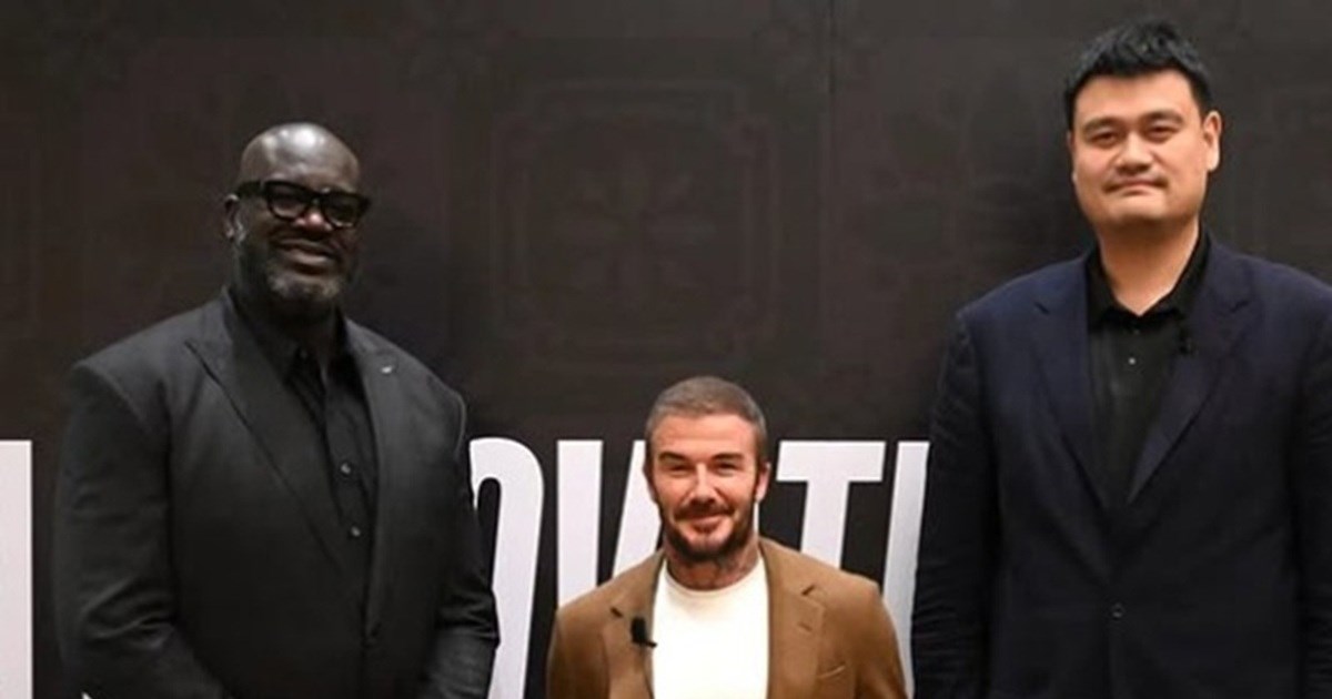 Viralna fotografija. Beckham (183 cm) između Shaqa (216 cm) i Minga (229 cm)