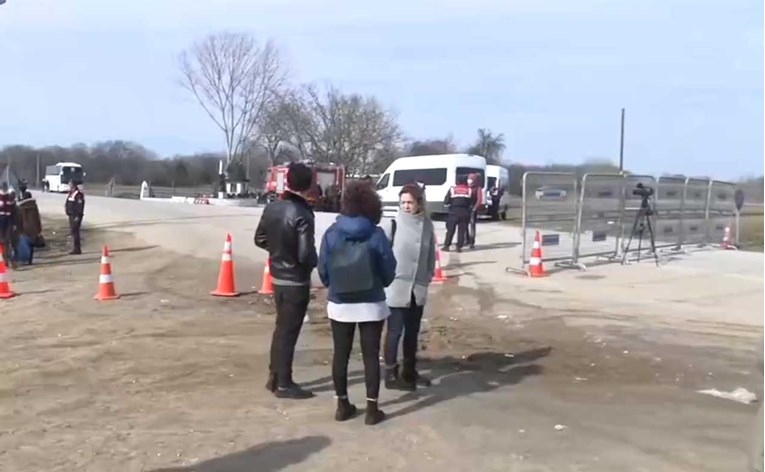 VIDEO Na granici Turske i Grčke tisuće migranata žele u EU. Utopilo se dijete