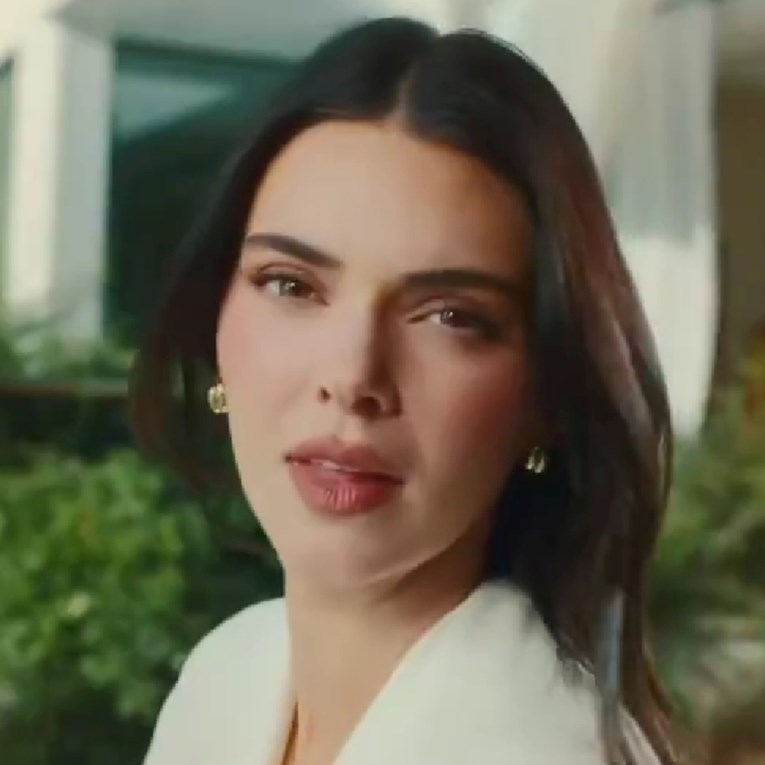 Kendall Jenner se narugala na svoj račun: Svi koji su sa mnom u vezi uđu u lošu fazu