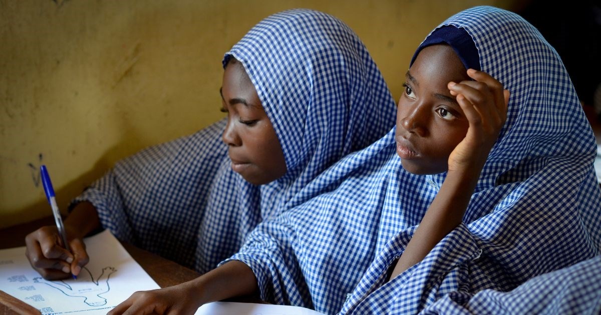 U Nigeriji studentice moraju dokazati da nose grudnjak prije polaganja ispita