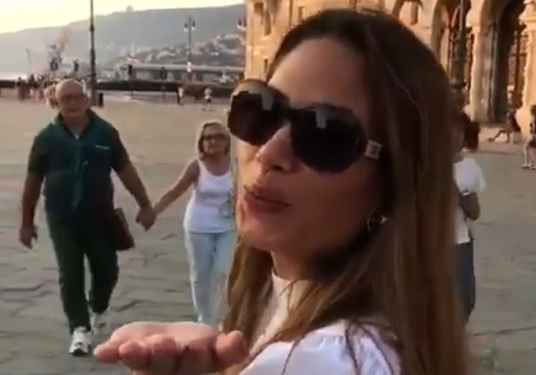 Misteriozne fotke iz Italije: Udala se zvijezda serije "Ne daj se, Nina"?