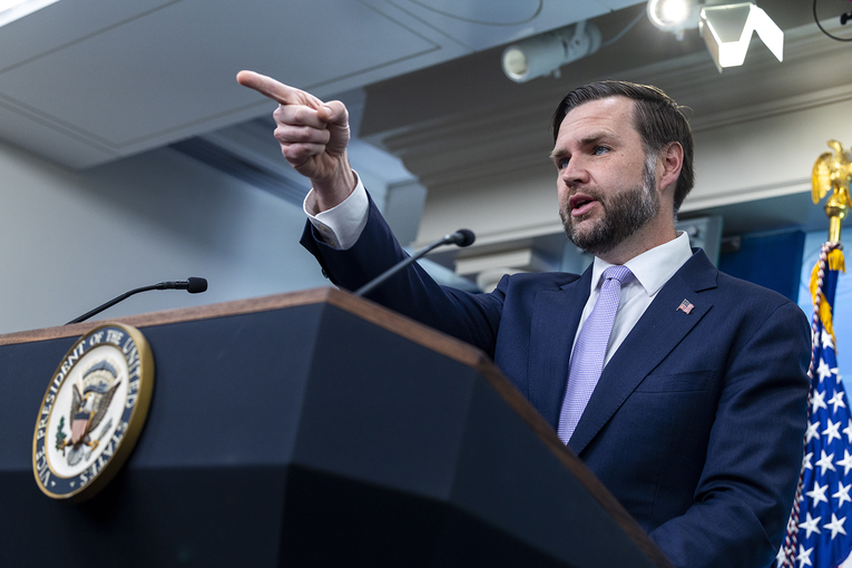 Vance: Trump još nije odlučio hoće li odobriti sporazum s Iranom