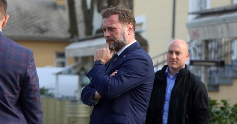 Banožić o pilotu Selaku: Da pozovem čovjeka koji vrijeđa mene i vojsku?