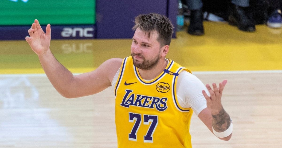 Zašto Luka Dončić nosi broj 77?