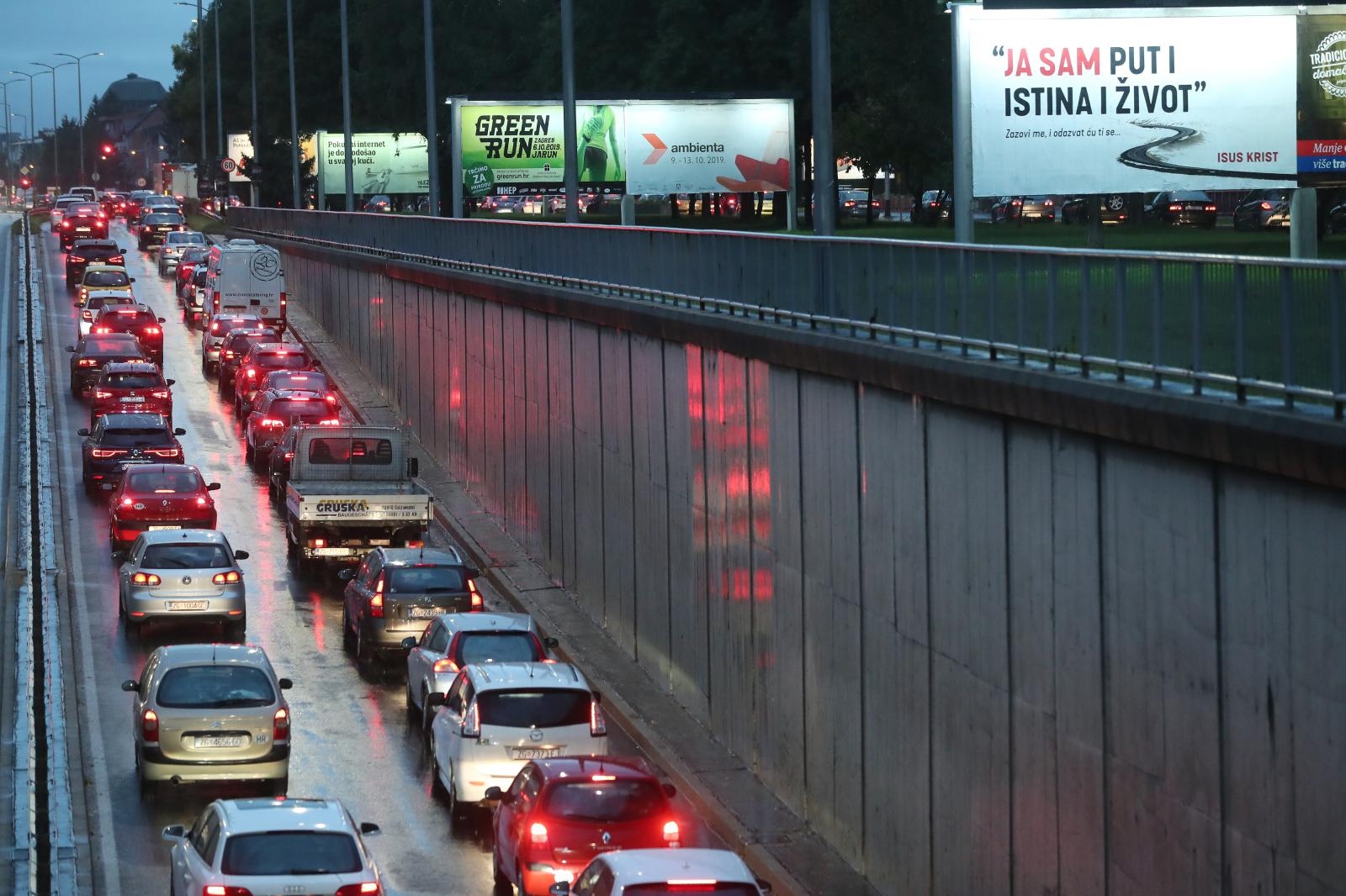 Stvaraju se gužve na gradskim cestama i obilaznicama, ima i magle