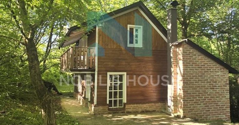 Prodaje se drvena kuća u engleskom stilu na samo 30 minuta od Zagreba