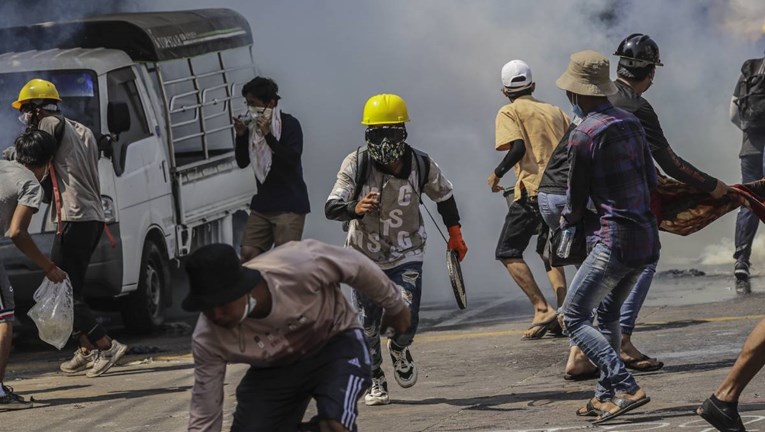 Nastavljaju se prosvjedi u Mjanmaru. Prosvjednik: Ubijaju ljude kao i ptice i kokoši