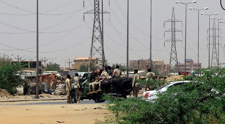 Kaos u Sudanu, raste broj mrtvih i ranjenih. Šef paravojske: Vojska je započela sukob