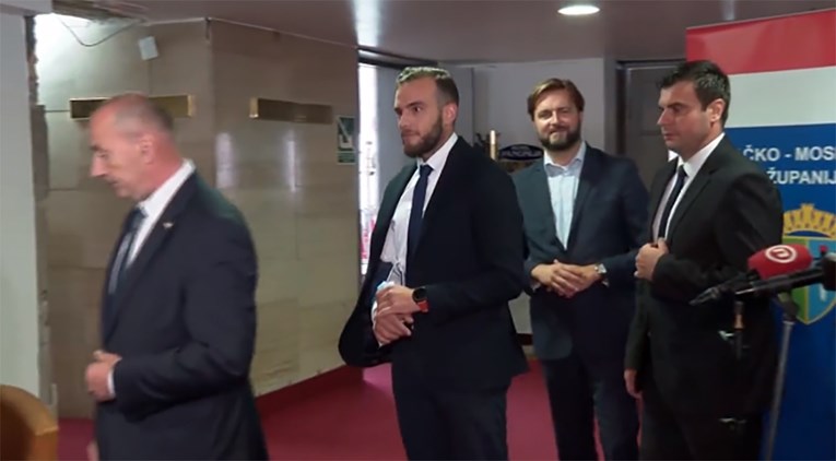 VIDEO Tri ministra otišla s presice nakon nezgodnih pitanja, dvojici je bilo smiješno