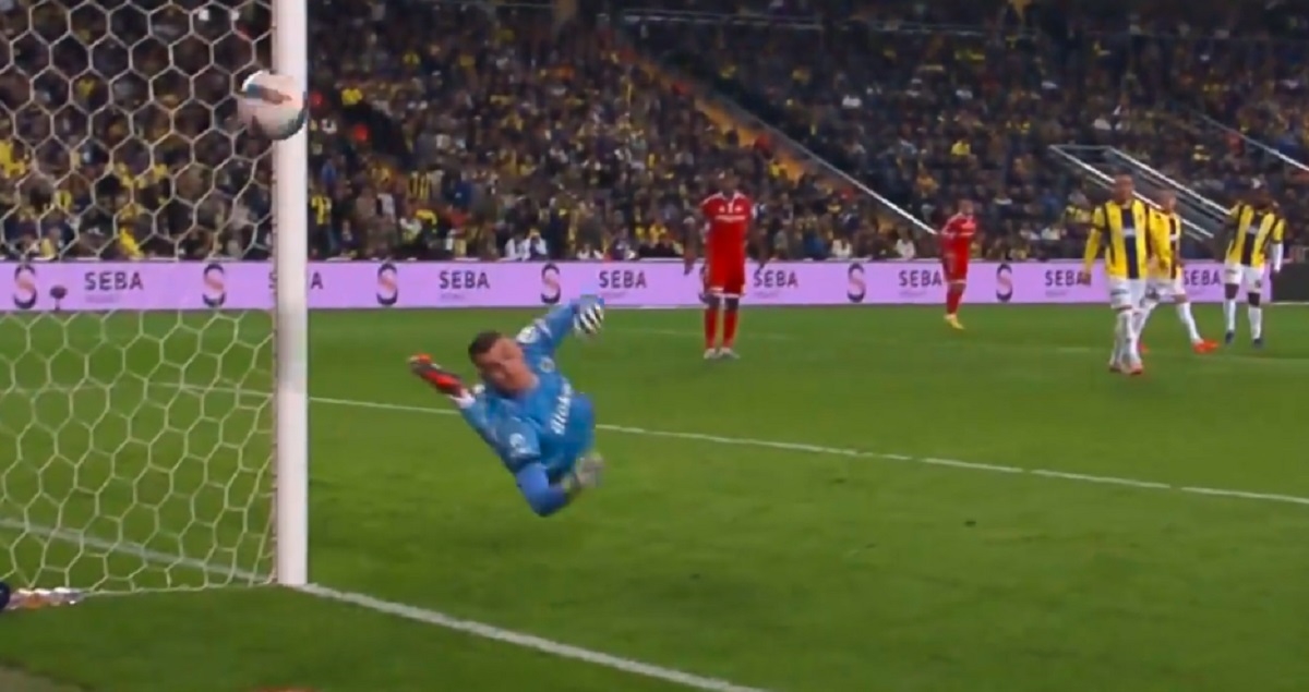 VIDEO Dalić će morati bez Livakovića. Pogledajte kako je obranio za Fener