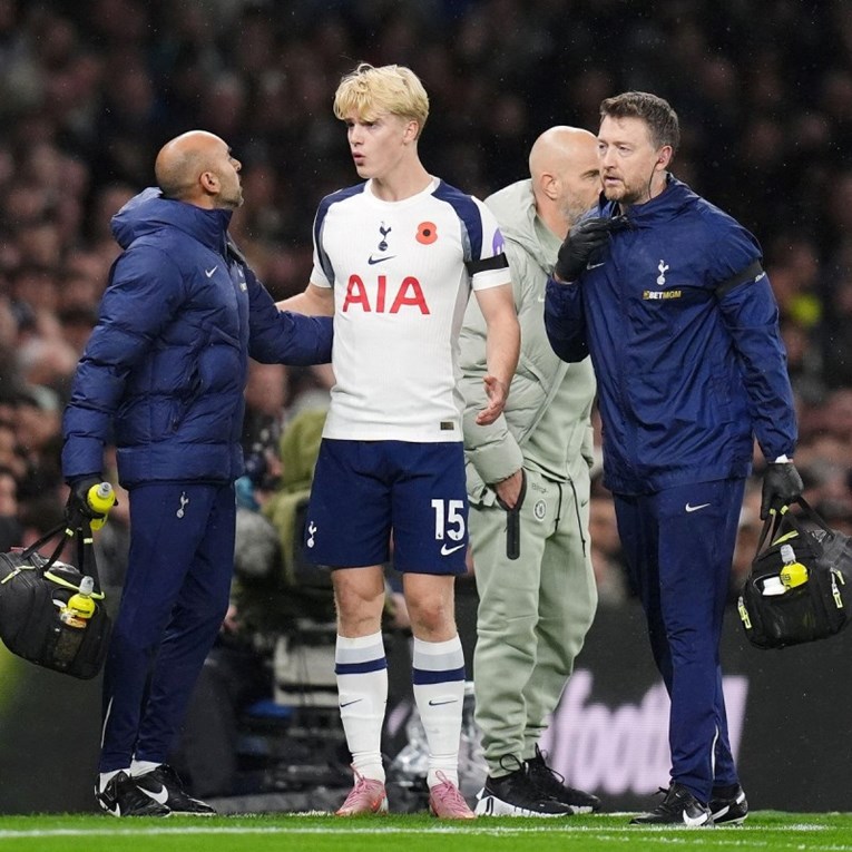 VIDEO Teturao nakon što je pogođen loptom u glavu. Svađao se s doktorom, odbio izaći