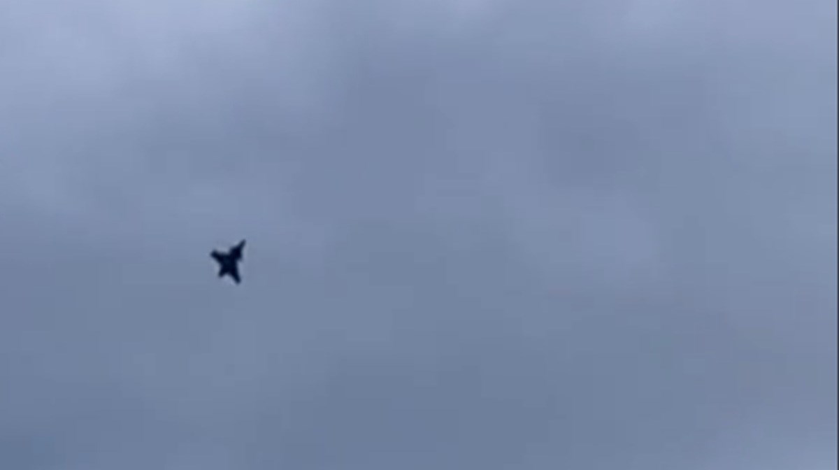 VIDEO Vojni pilot izvodi akrobacije na nebu iznad Zagreba