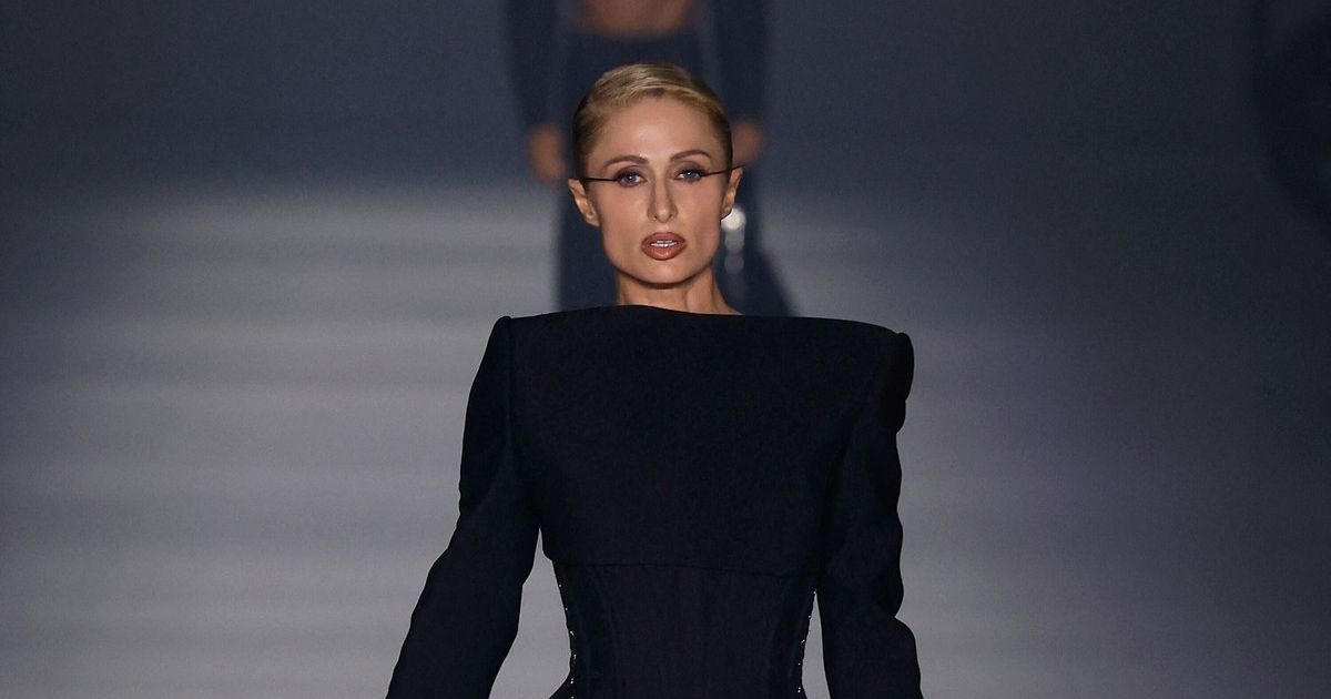 Paris Hilton ismijana zbog šetnje na modnoj pisti: "Kakav je ovo kokošji hod?"